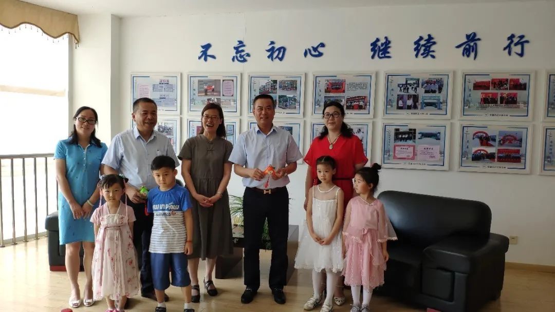 · 祝正興幼兒園的小朋友們節日快樂！